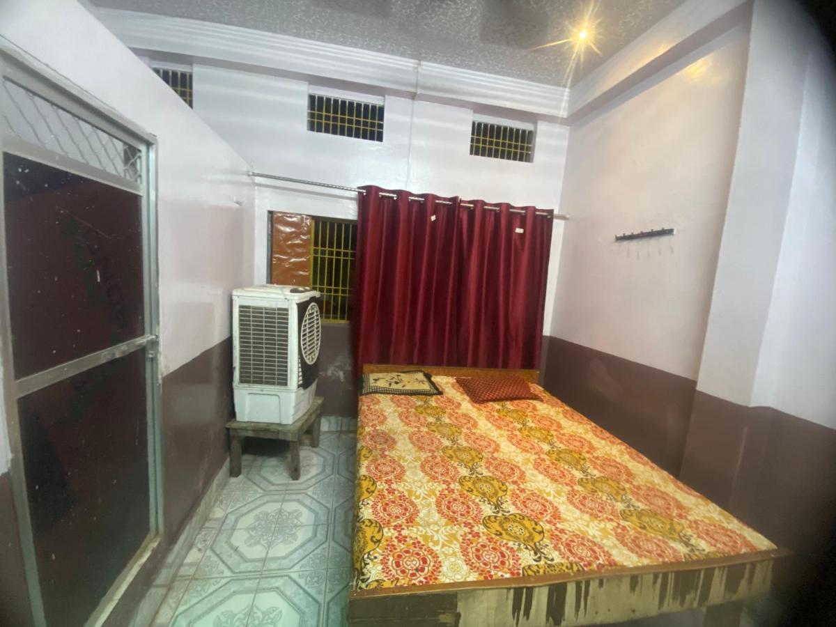 Hotel Yatri Niwas Varanasi Esterno foto