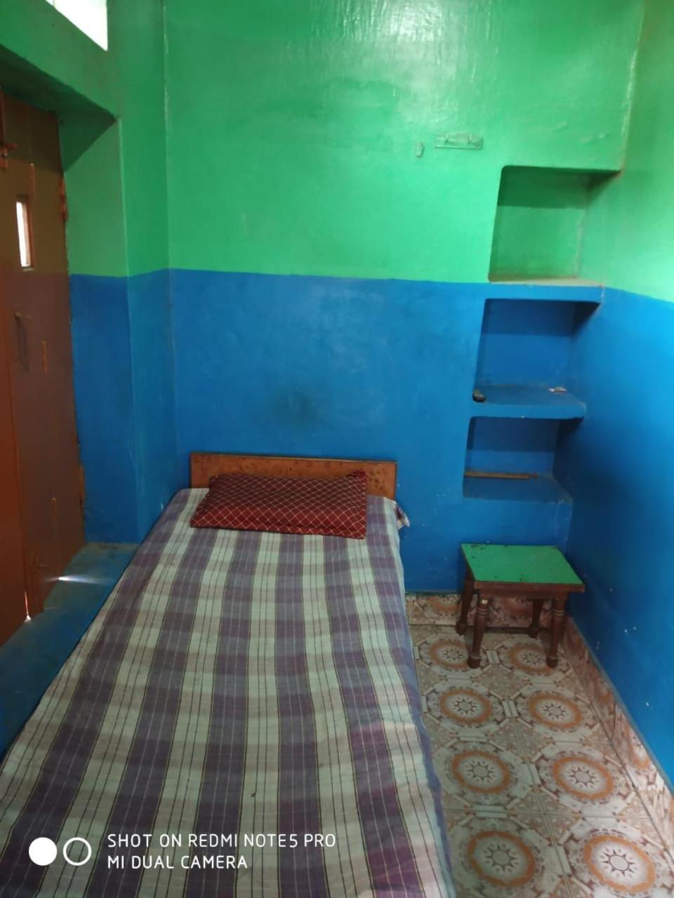 Hotel Yatri Niwas Varanasi Esterno foto