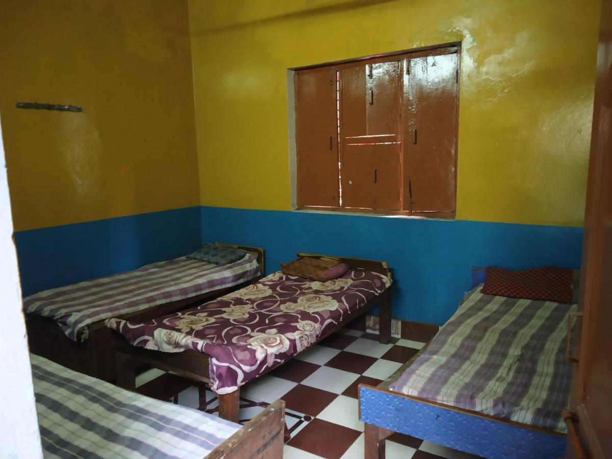Hotel Yatri Niwas Varanasi Esterno foto