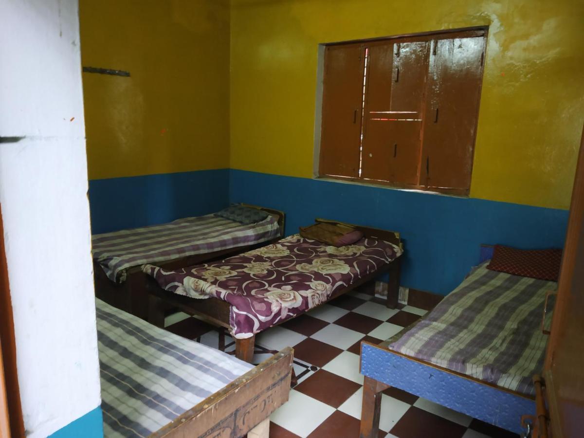 Hotel Yatri Niwas Varanasi Esterno foto