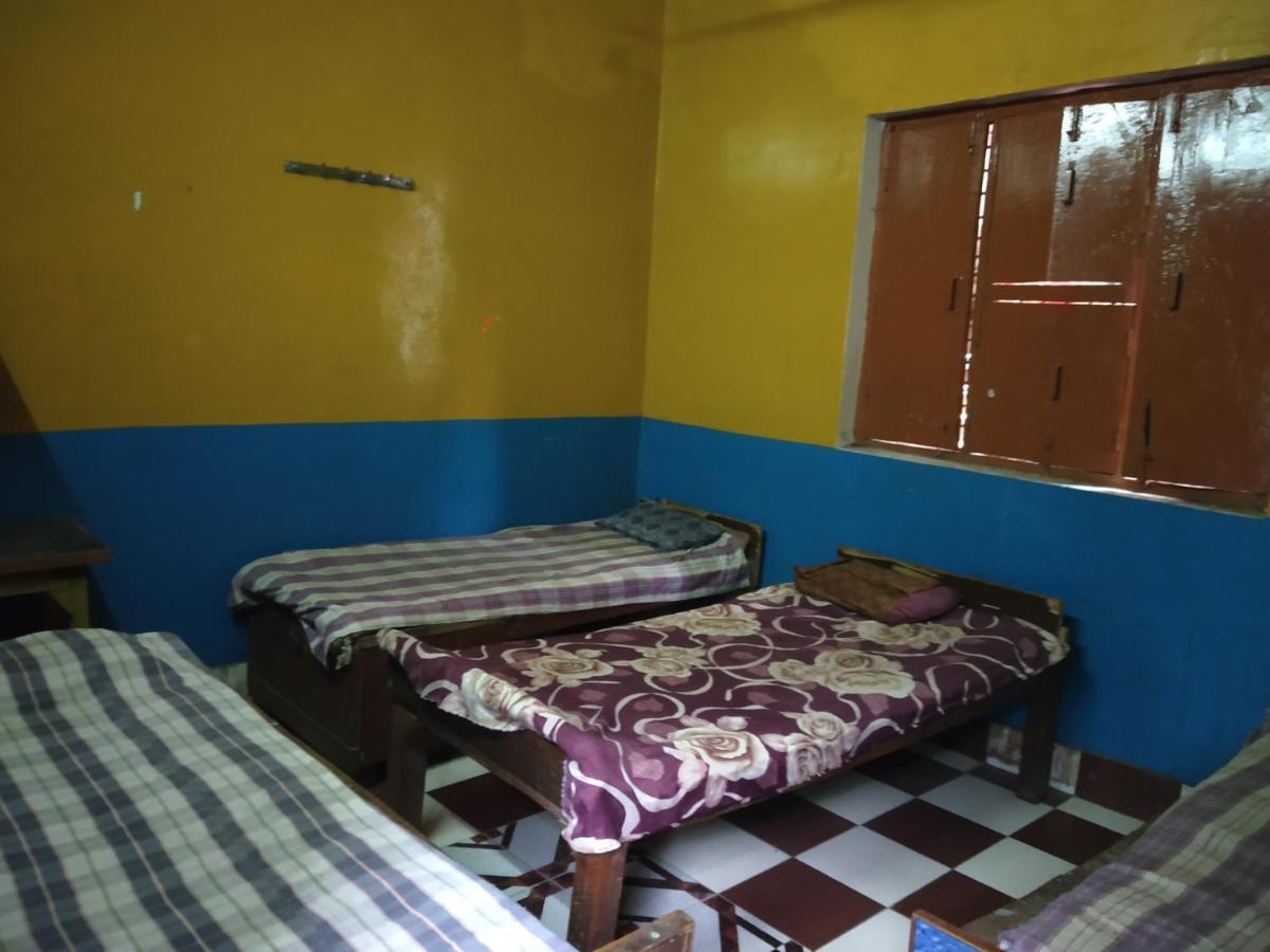 Hotel Yatri Niwas Varanasi Esterno foto