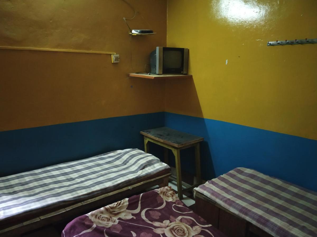 Hotel Yatri Niwas Varanasi Esterno foto