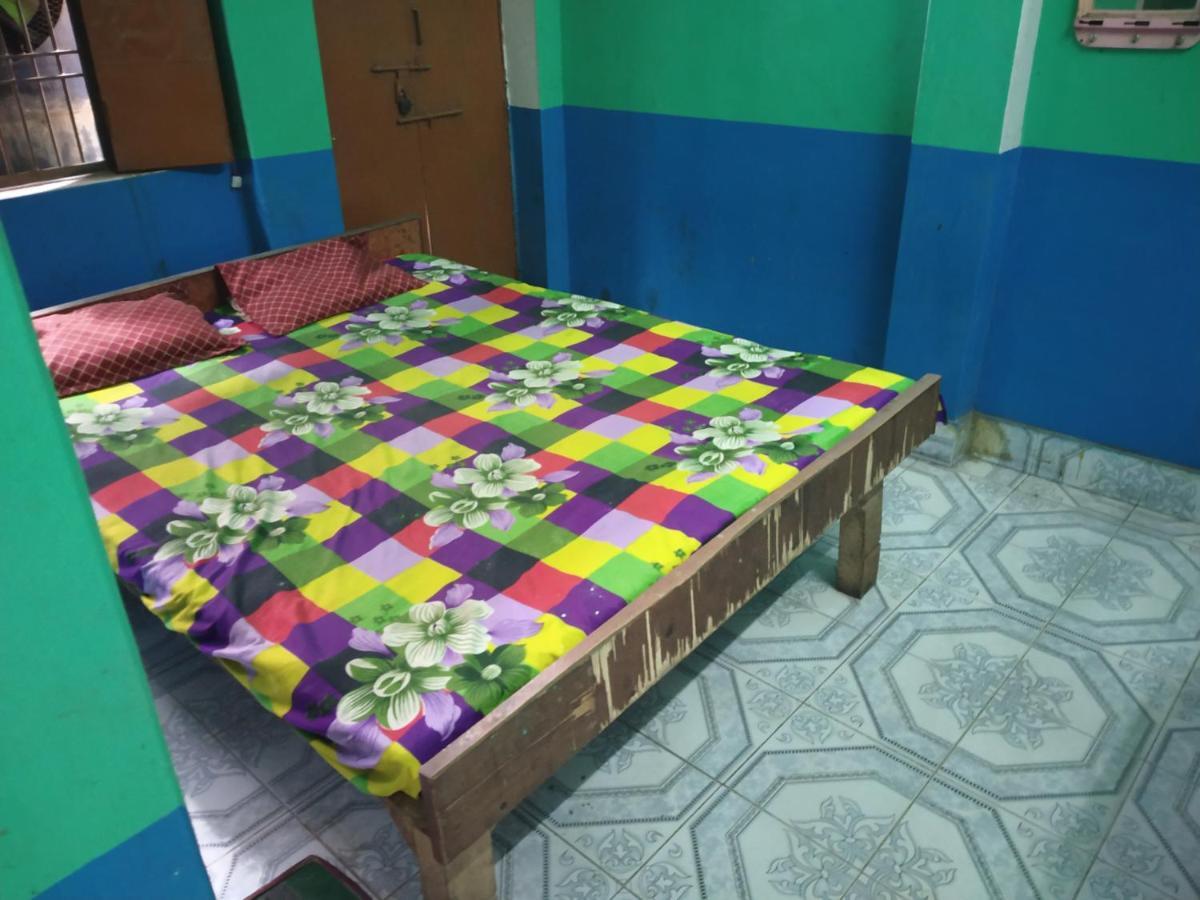 Hotel Yatri Niwas Varanasi Esterno foto