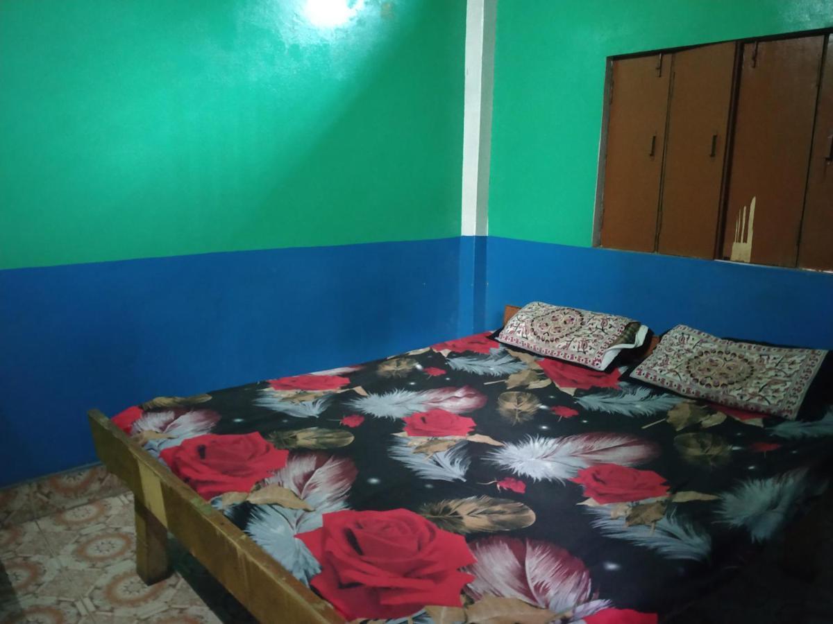 Hotel Yatri Niwas Varanasi Esterno foto