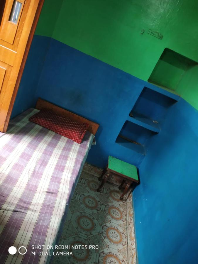 Hotel Yatri Niwas Varanasi Esterno foto