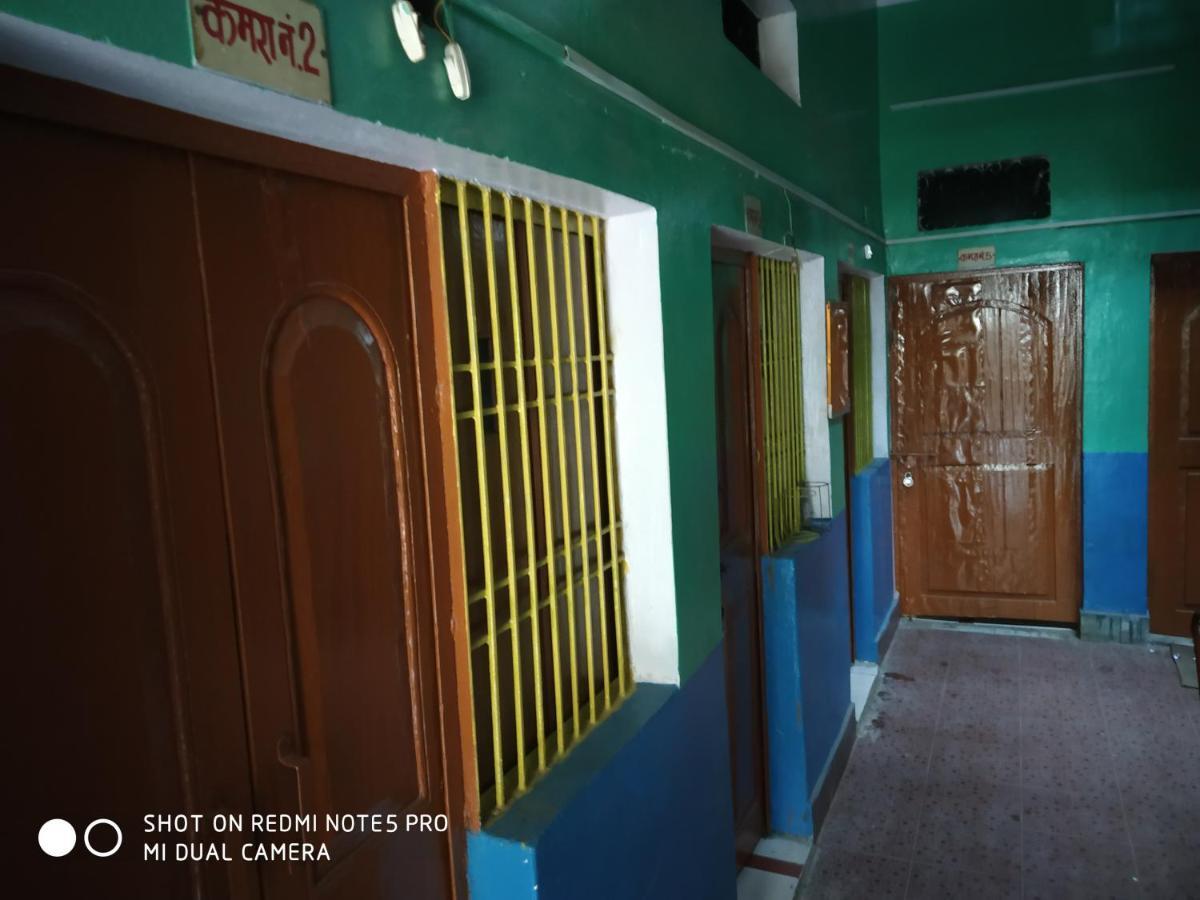 Hotel Yatri Niwas Varanasi Esterno foto