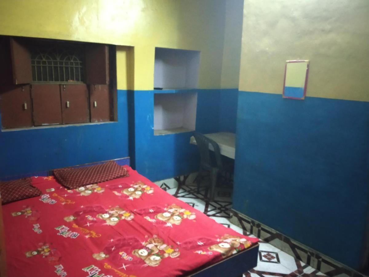 Hotel Yatri Niwas Varanasi Esterno foto