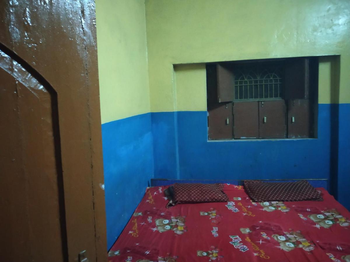 Hotel Yatri Niwas Varanasi Esterno foto